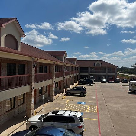 Super 8 By Wyndham Stafford Sugarland Area Hotell Exteriör bild