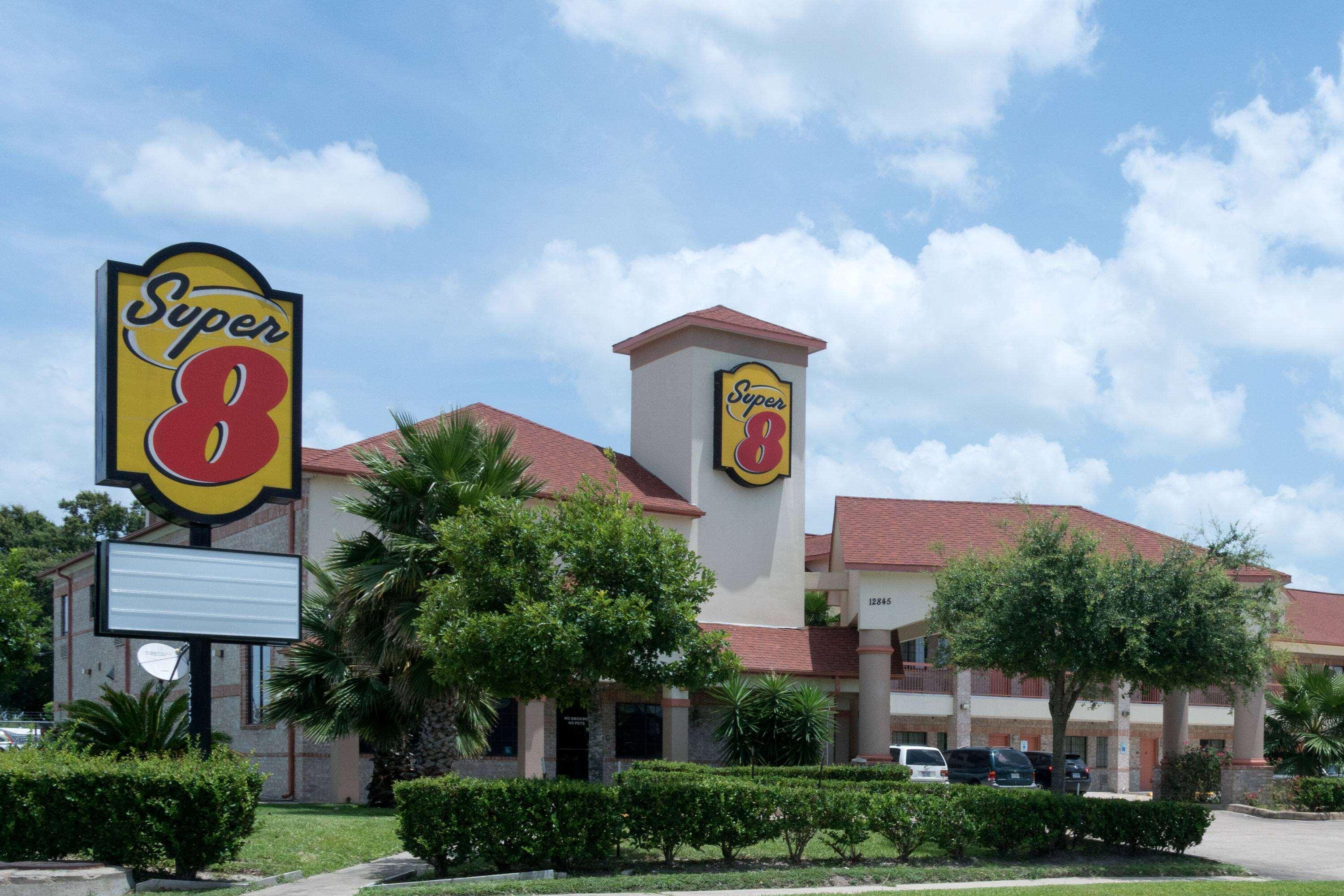 Super 8 By Wyndham Stafford Sugarland Area Hotell Exteriör bild