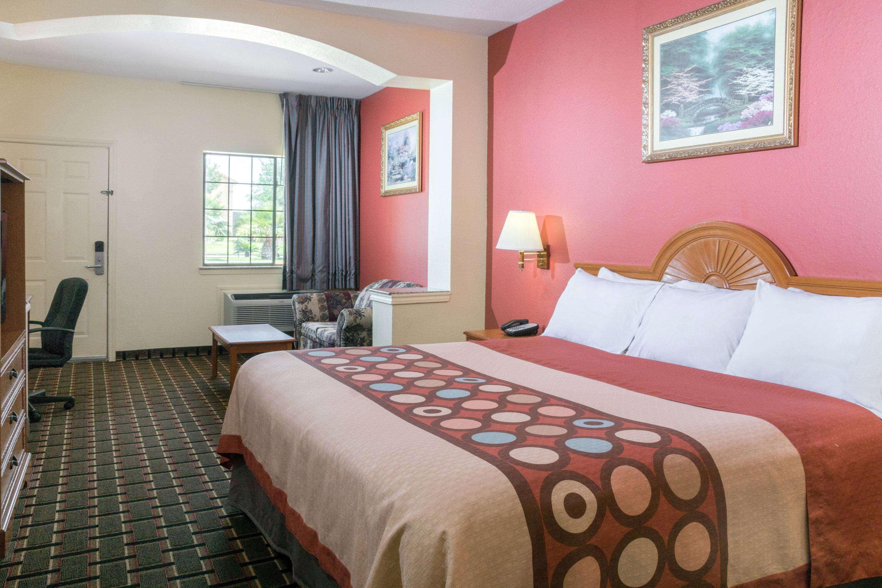 Super 8 By Wyndham Stafford Sugarland Area Hotell Exteriör bild